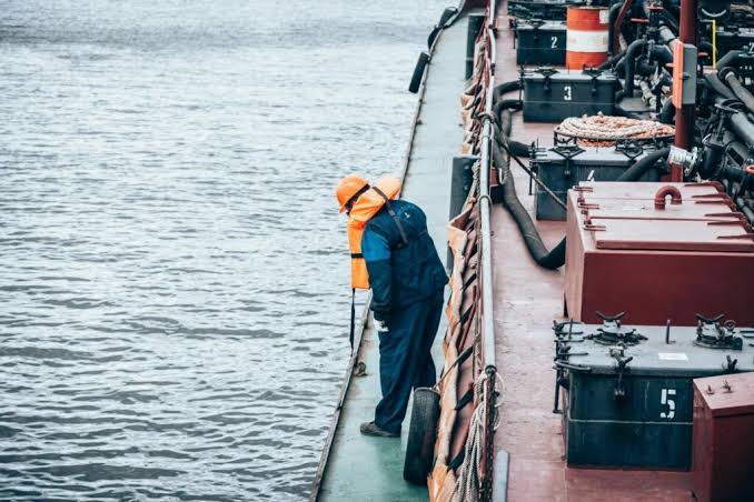 Best Practices for Seamless Crew Changes and Husbandry Support at Outer Anchorage